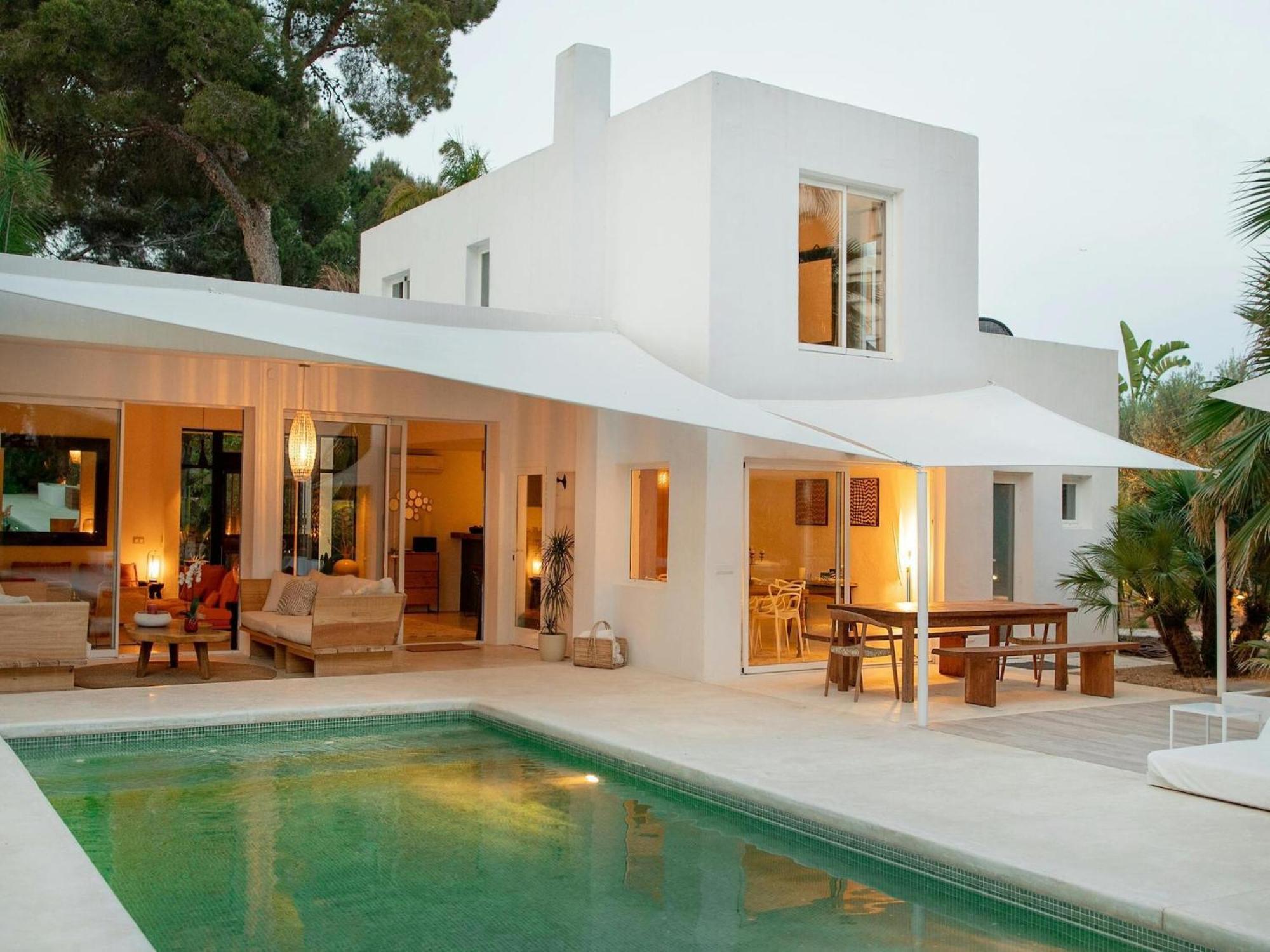 Lavish Near